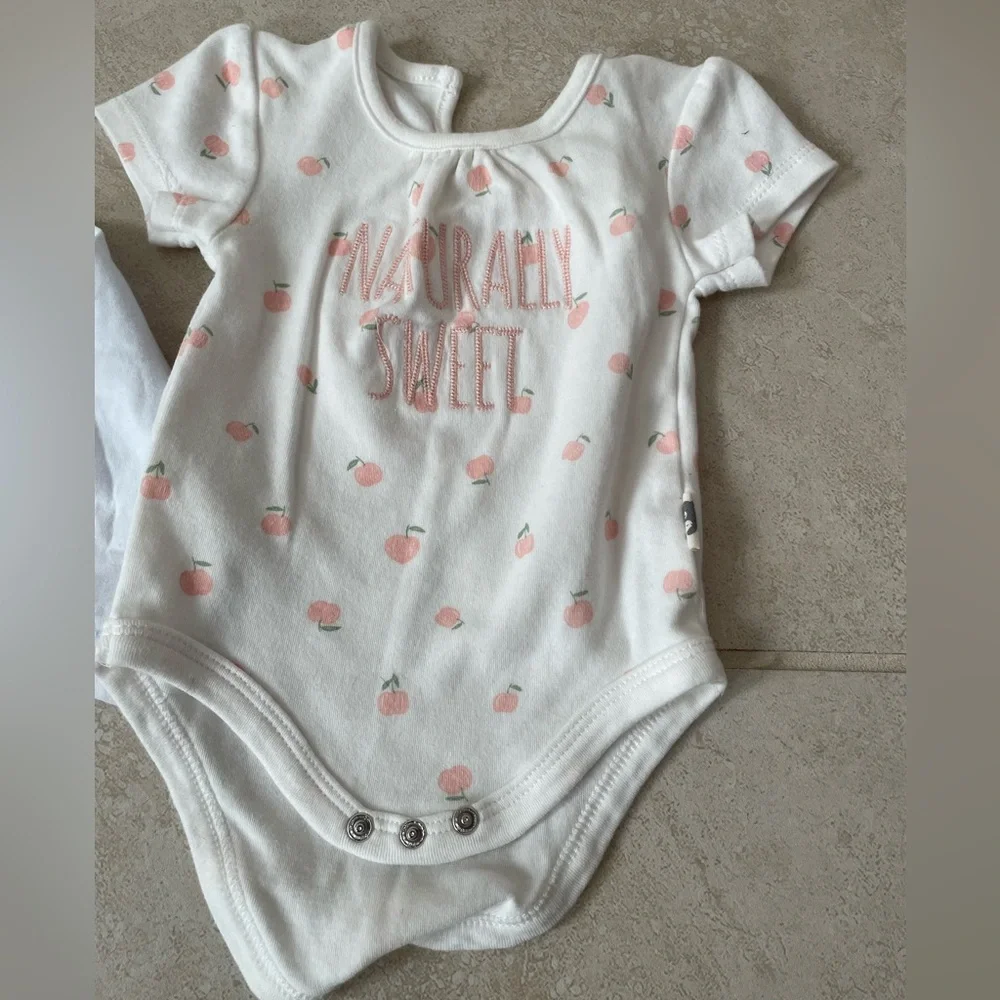 4 PCS Baby bundle 3 Onesies & 1 matching sweater Pants - Pink and White Like New